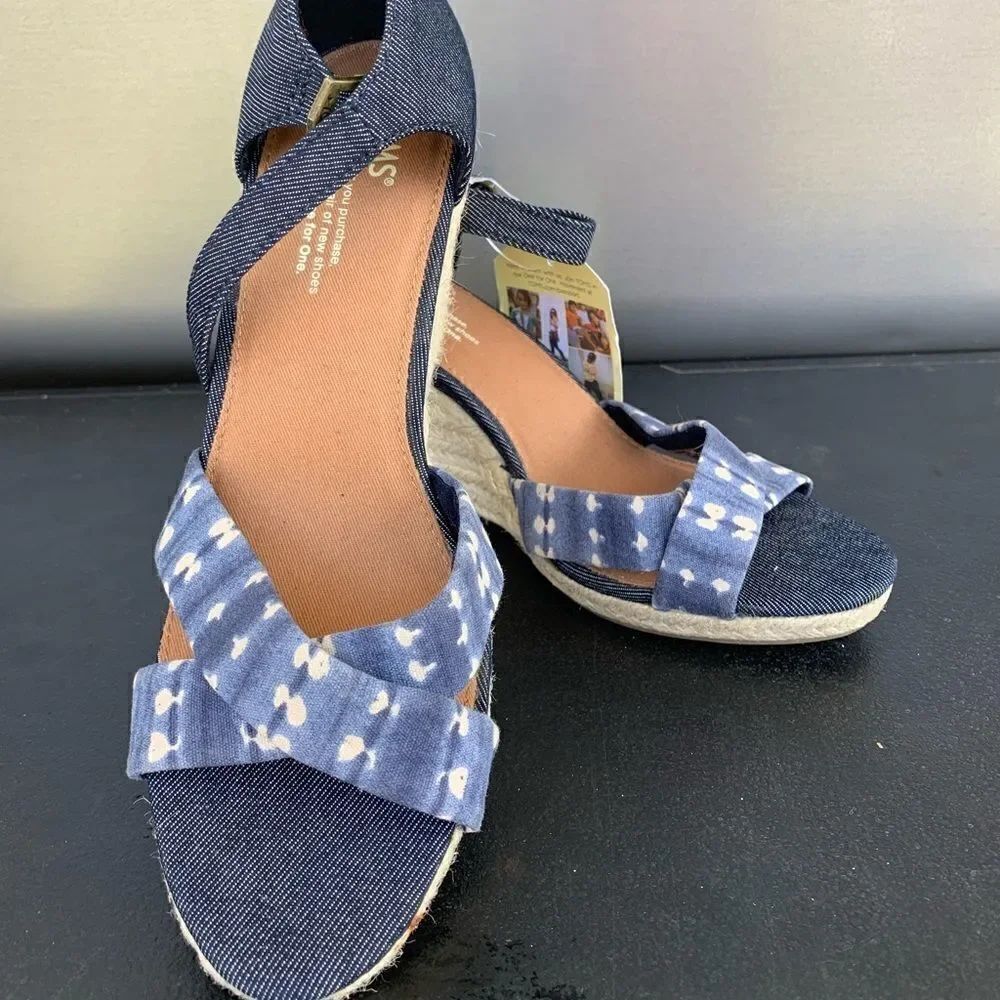 New Toms Wedges 